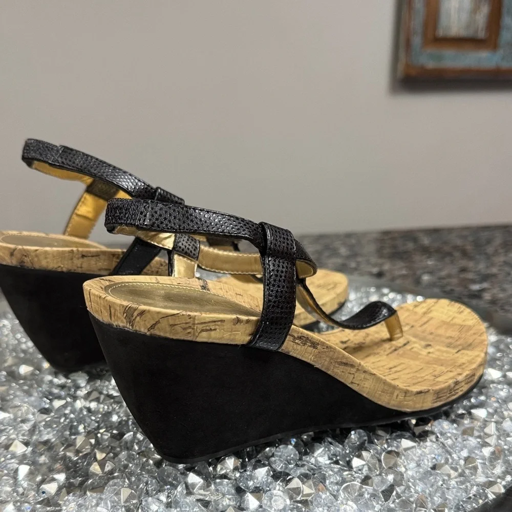 Chaps Raevyn thong Black Cork Wedge Sandals EUC 7.5